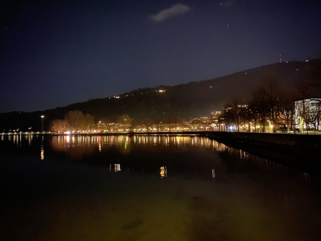 Uferpromenade am Abend in Bregenz